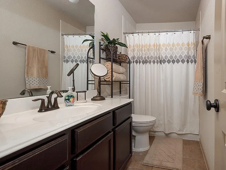 222 Hawkhurst Ct — Photo 23