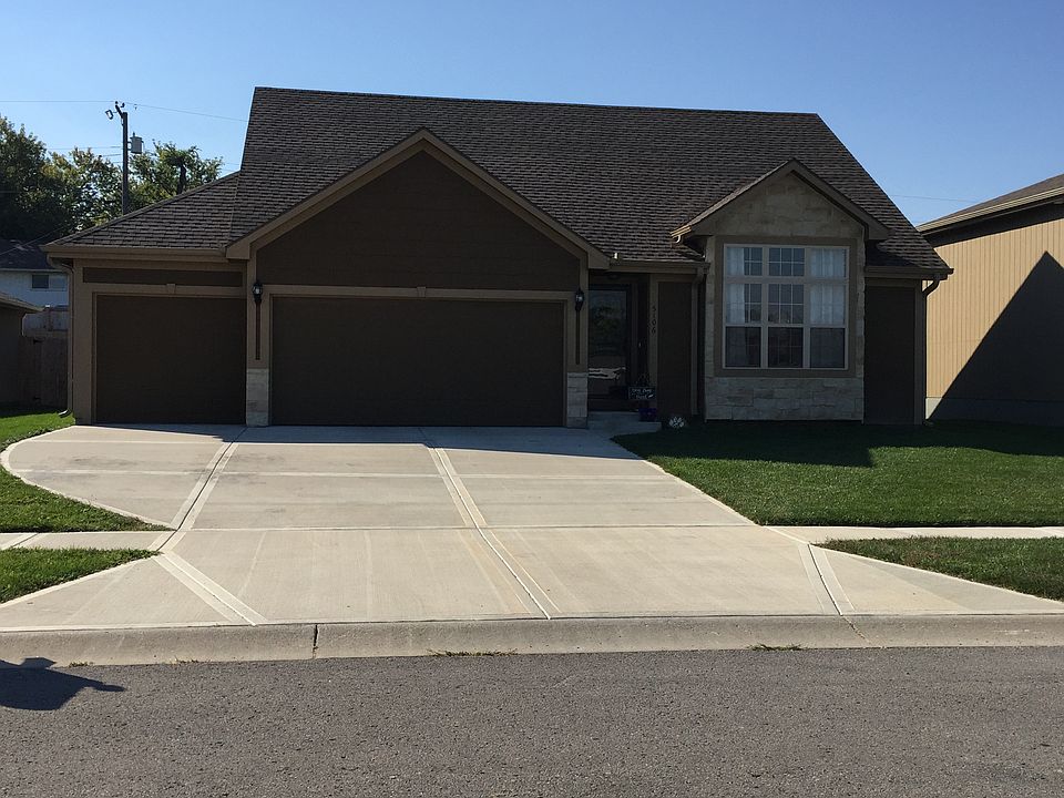 1st image of 5106 Crystal Dr