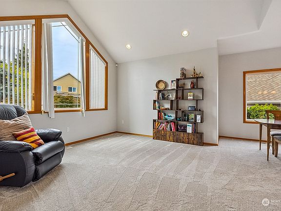 5th image of 13606 165th Street E