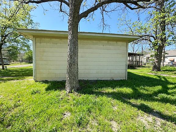 2nd image of 201 E San Antonio Ave