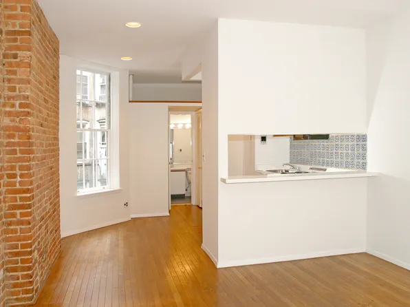 322 East 81st Street image 1 of 4