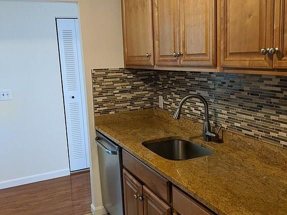 5th image of 151 King St APT 303C