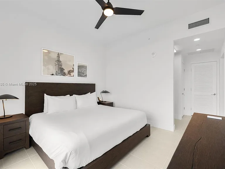 601 NE 1st Avenue 4814 #LPH — Photo 4