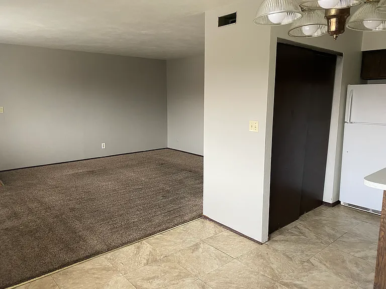 2622 Eastview Dr #F — Photo 10