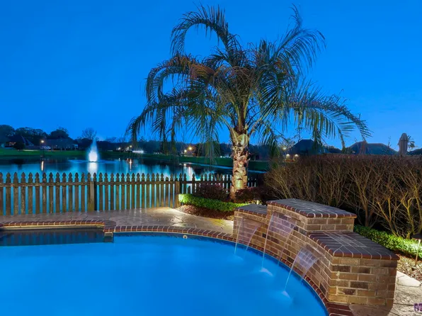 13121 Moss Pointe Dr, Geismar, LA 70734