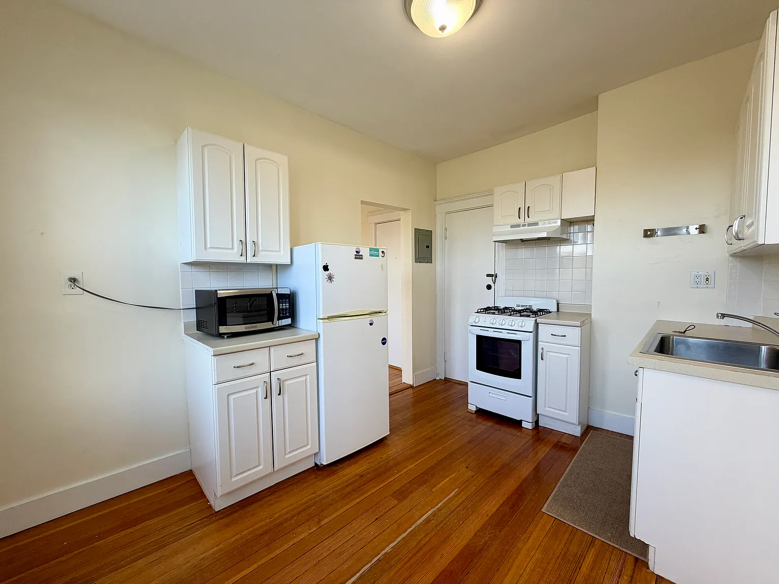 279 Harvard St — Photo 2