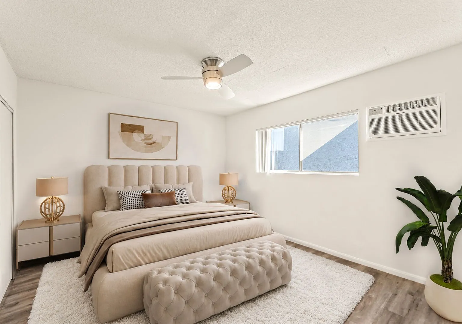 714 W. Knoll Dr. — Photo 2