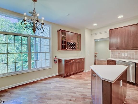 3rd image of 612 Kensington Ln
