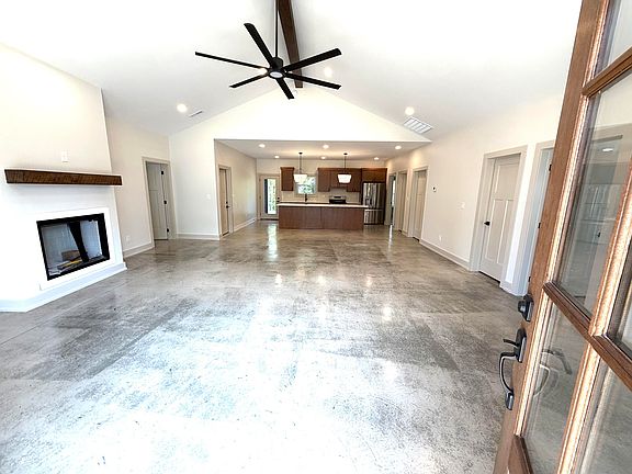 3rd image of 5572 Antioch Rd