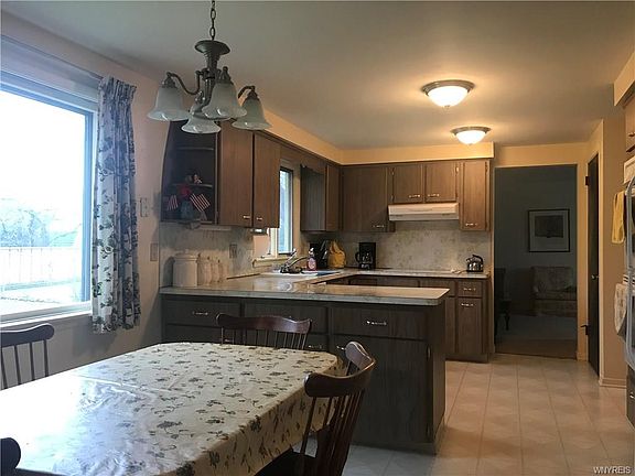 3rd image of 55 Pin Oak Dr