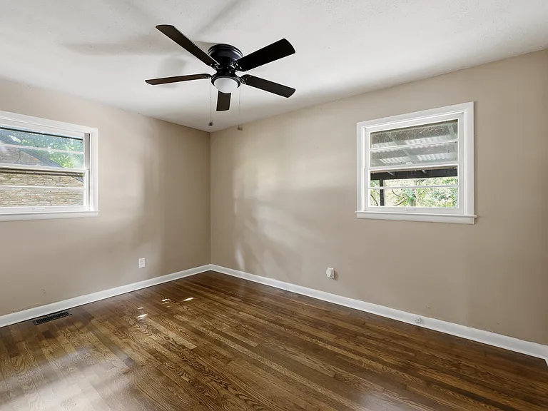 141 Zandale Dr — Photo 8