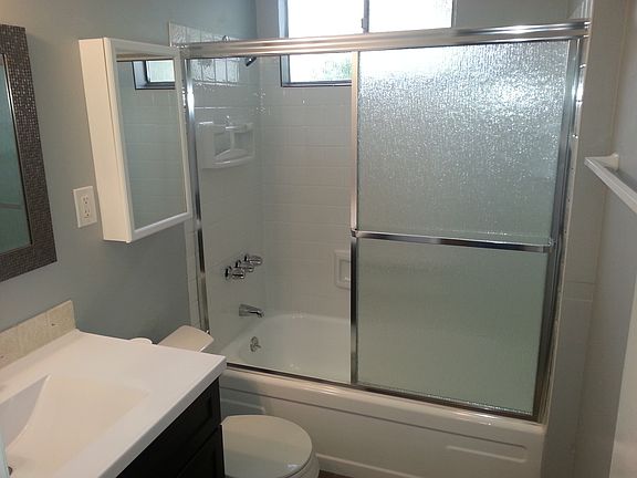 5th image of 288 N Oak Ave