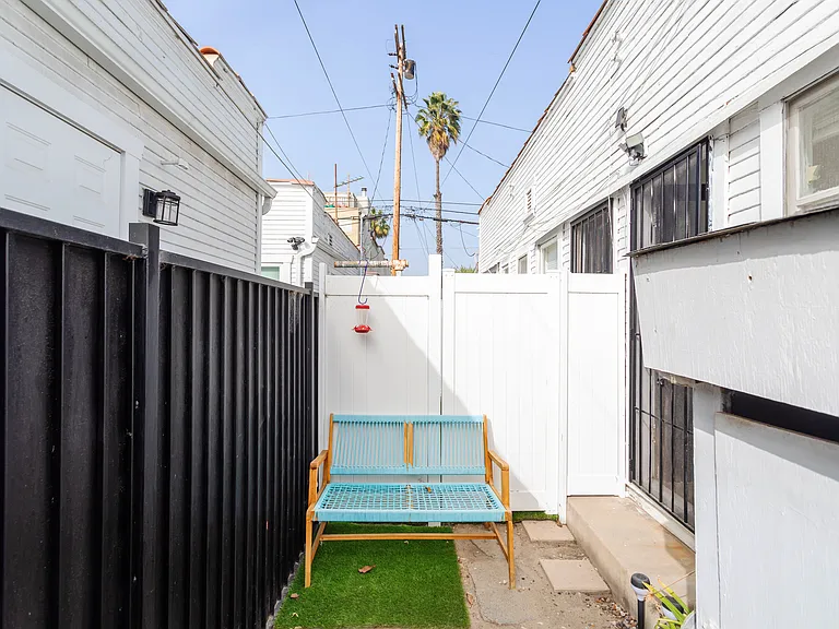 653 Flower Ave #B — Photo 14