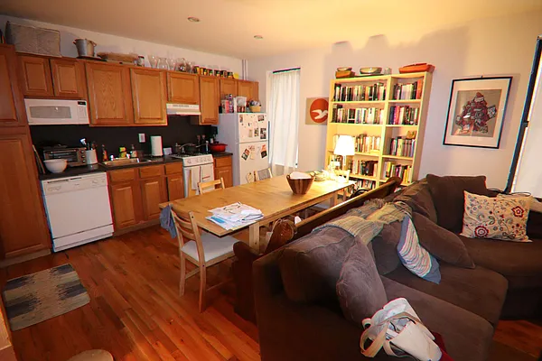 Rented by PMG Real Estate  | media 32