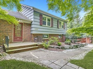 1607 Sky Top Dr, Mountainside, NJ 07092