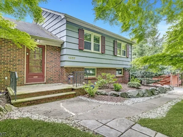 1607 Sky Top Dr, Mountainside Boro, NJ 07092