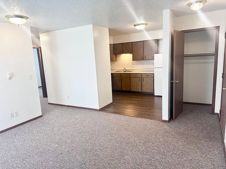 1220 Hardin Dr — Photo 7