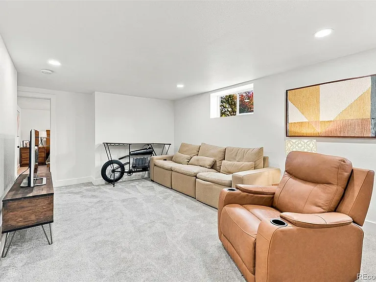 2320 S Holly Pl — Photo 22