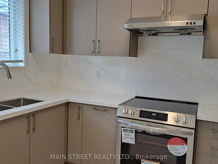 7 Roy Grove Way — Photo 15