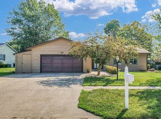 1000 Fawn Dr, Mahomet, IL