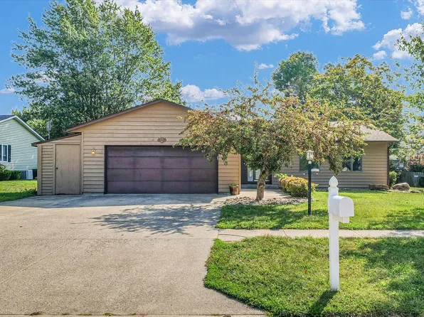 1000 Fawn Dr, Mahomet, IL 61853