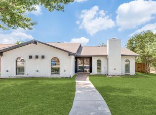 1800 Red Oak Ln, Carrollton, TX 75007
