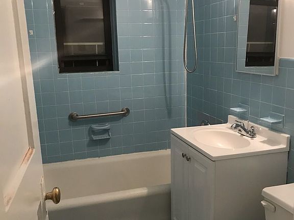5th image of 2414 27th St APT 1A