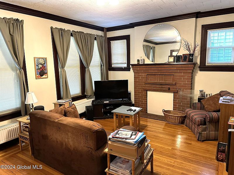 5th image of 655-657 Hudson Avenue