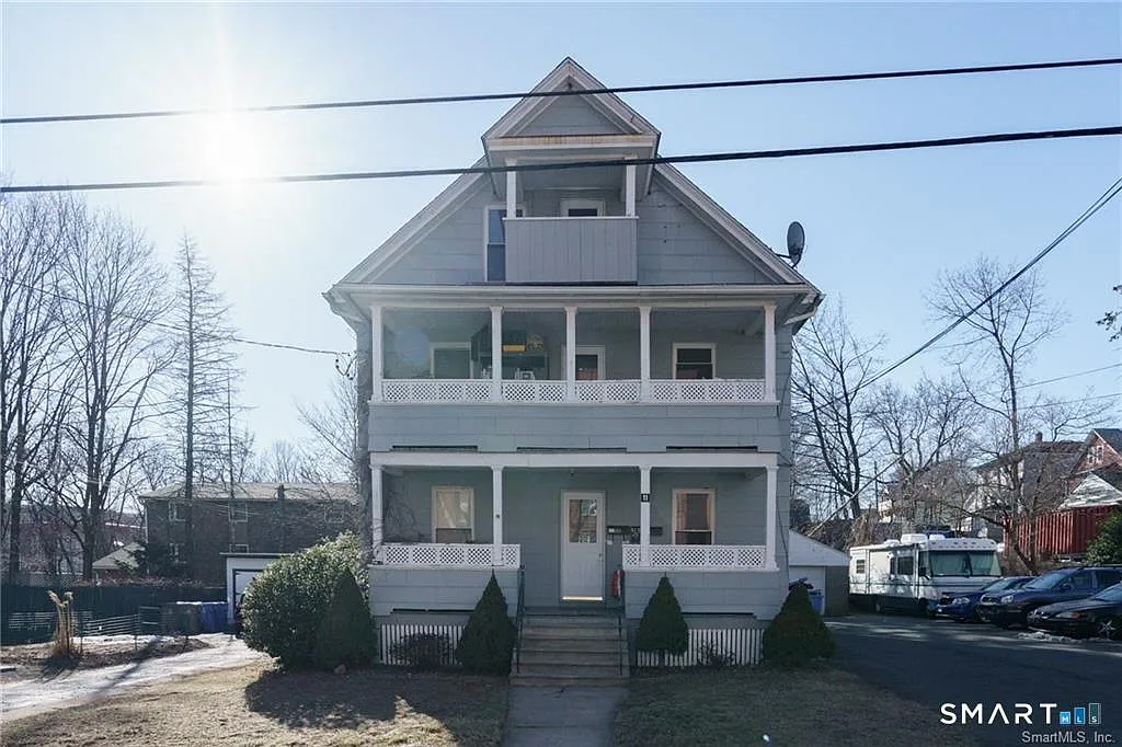 3 bed, 1.0 bath, 1050 sqft, $1,750 — Photo 2