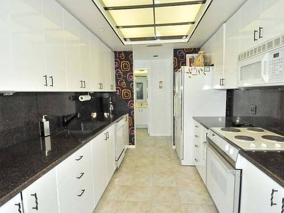 3rd image of 1520 Gulf Blvd APT 1202