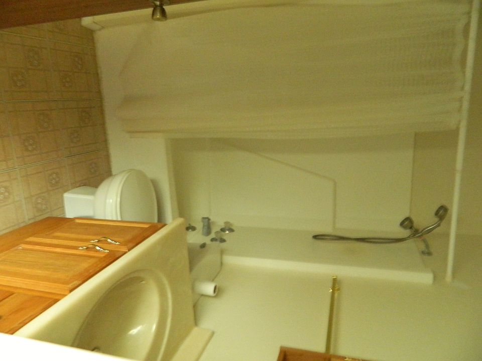 1st image of 407 Laurel Hl