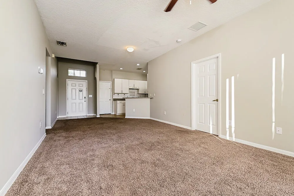 3 bed, 2.0 bath, 1224 sqft, $1,985 — Photo 4