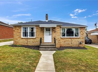 28 Parkview Ter, Cheektowaga, NY 14225