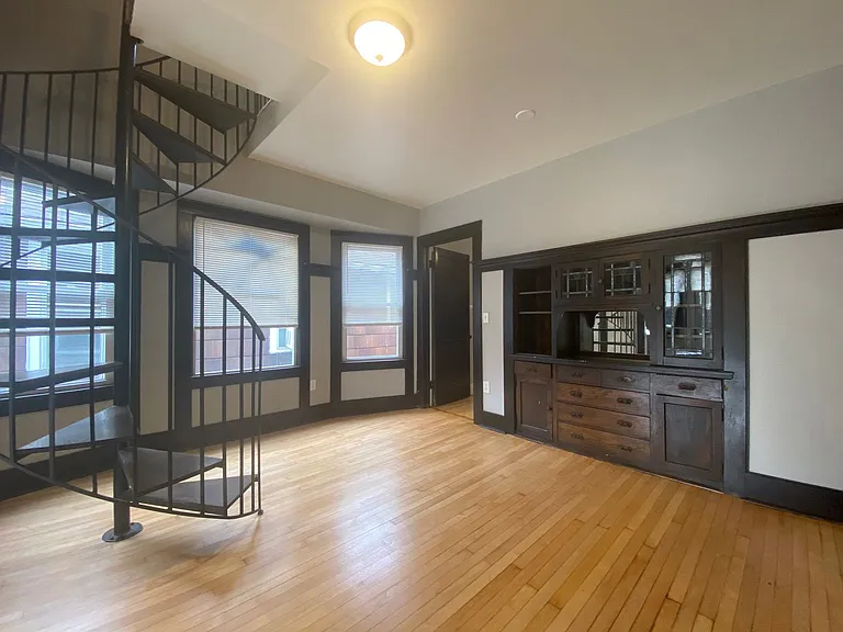 3019 N Maryland Ave — Photo 5
