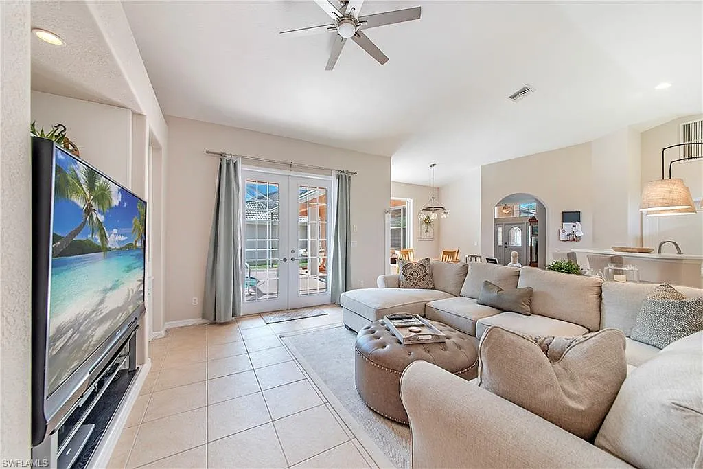 3 bed, 3.0 bath, 2296 sqft, $12,000 — Photo 4