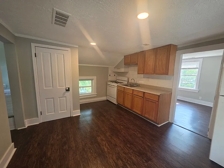 245 Cherry St — Photo 10