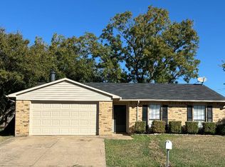 805 Levelland Dr, Arlington, TX 76017
