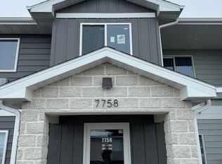 7758 Adrina Dr APT 101, Peosta, IA 52068