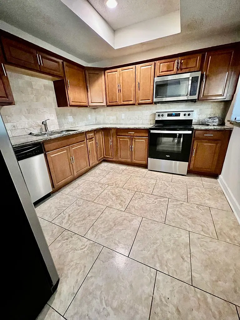 63 Emerald Bay Dr — Photo 2