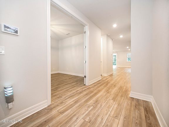 3rd image of 227 MYRTLE OAK Court