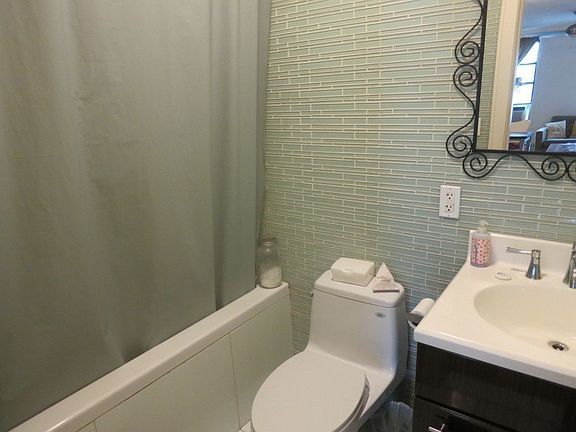 3rd image of 208 Evergreen Ave #2A