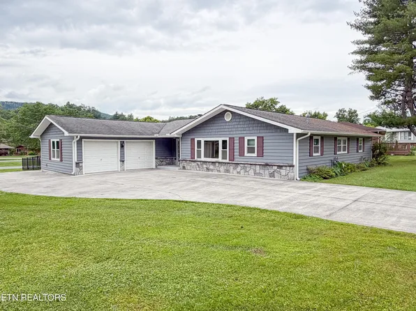 302 Park View Cir, Pigeon Forge, TN 37863