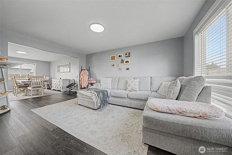 4th image of 1737 W Mockingbird Street