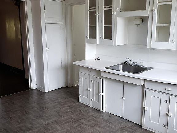 2nd image of 435 Cambridge Ave