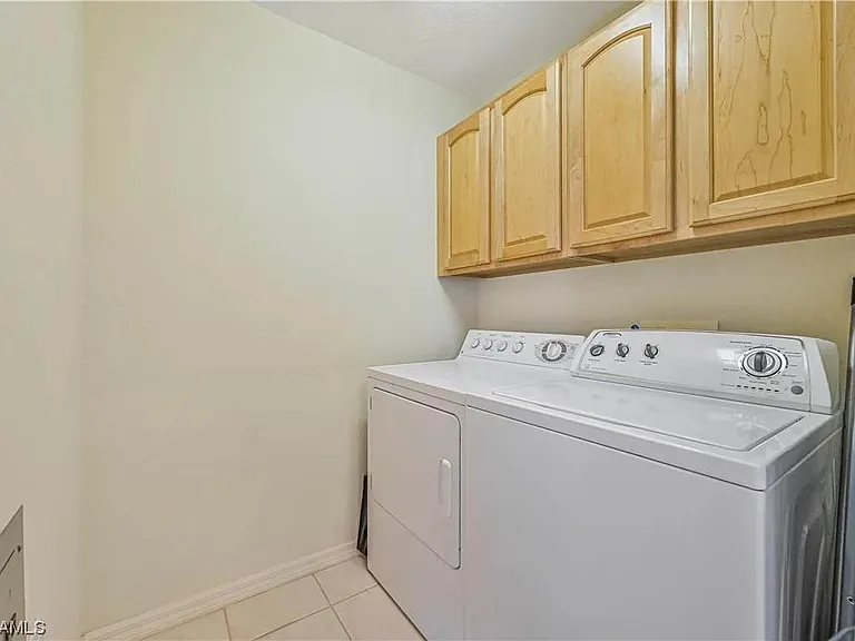 Full Size Washer and Dryer in Unit