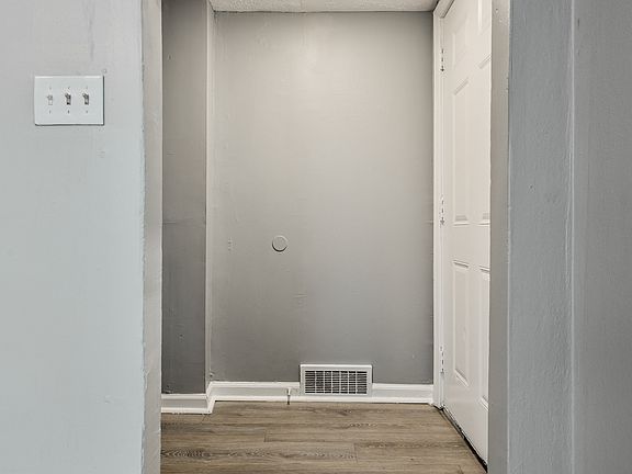 5th image of 2849 Brookside Ave