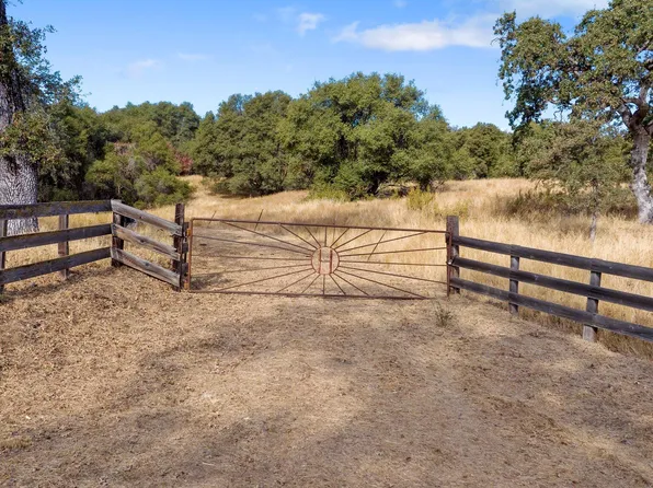 000 Whitaker Forrest Rd Road, Badger, CA 93603