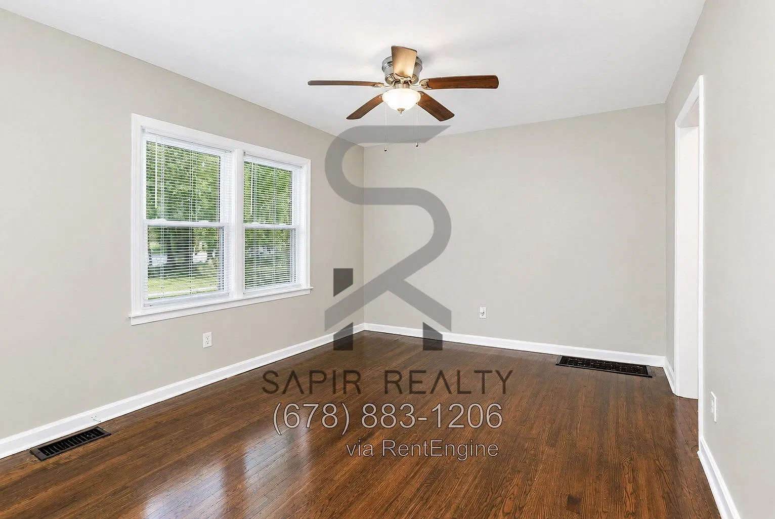 3 bed, 1.0 bath, 1104 sqft, $1,700 — Photo 2