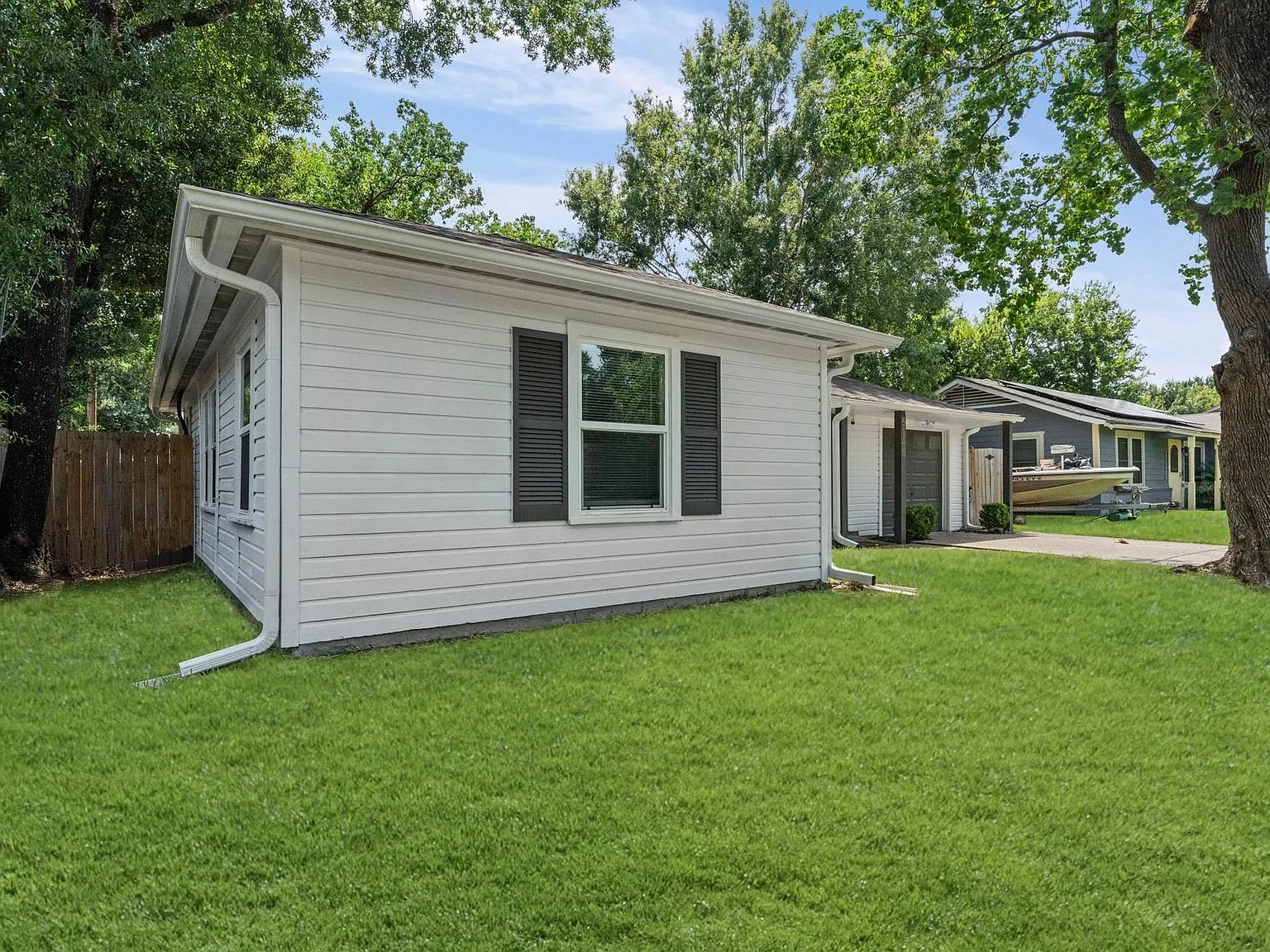 3 bed, 2.0 bath, 1620 sqft, $1,850 — Photo 3