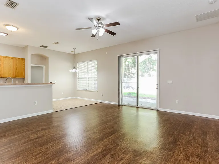 667 Bonaparte Dr — Photo 4
